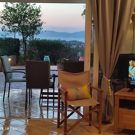 Andrew'S Sunset View Apartment Лутракі Екстер'єр фото