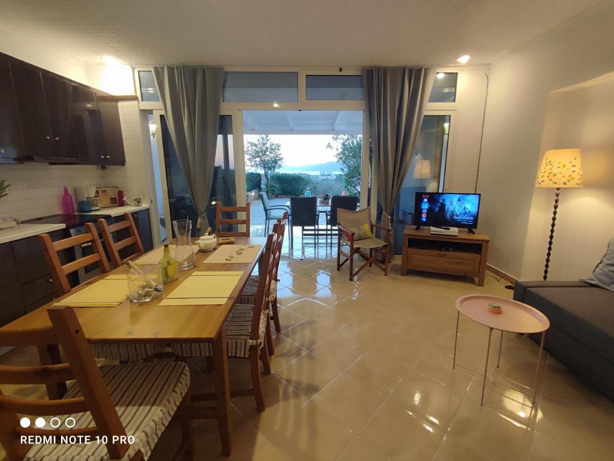 Andrew'S Sunset View Apartment Лутракі Екстер'єр фото