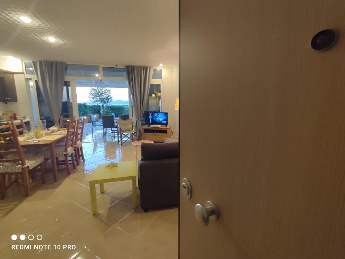 Andrew'S Sunset View Apartment Лутракі Екстер'єр фото