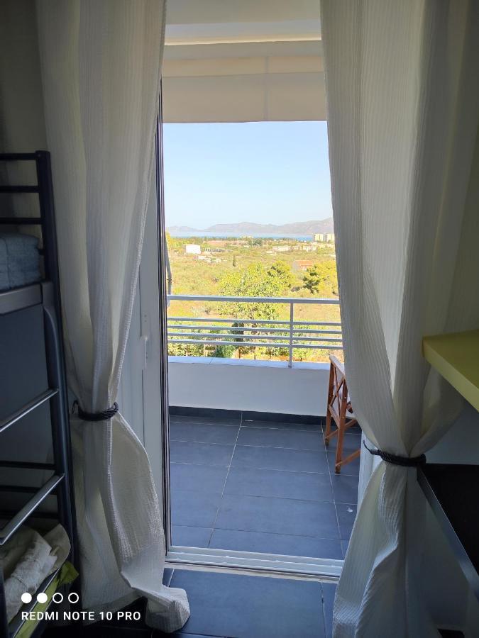 Andrew'S Sunset View Apartment Лутракі Екстер'єр фото