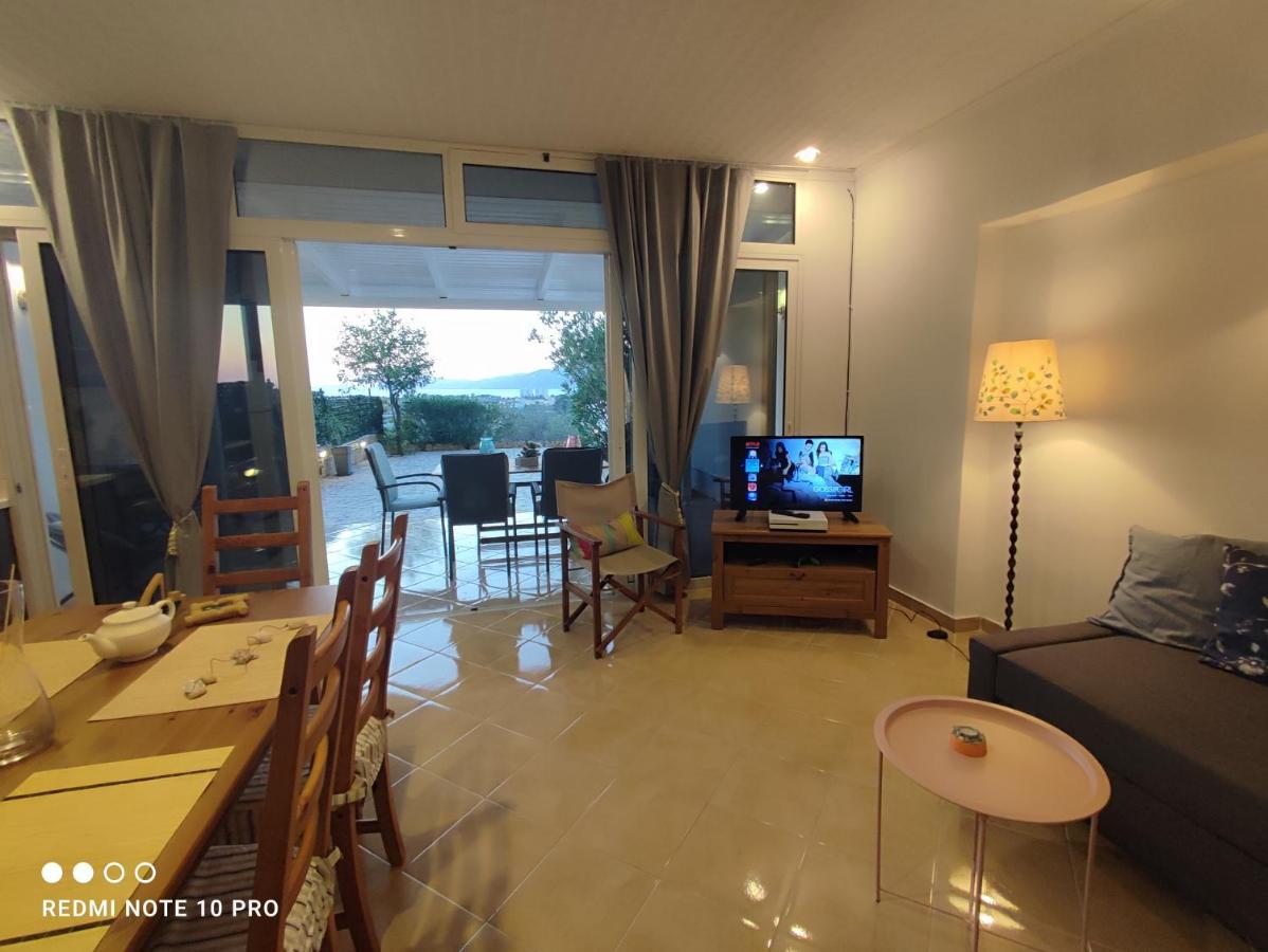 Andrew'S Sunset View Apartment Лутракі Екстер'єр фото